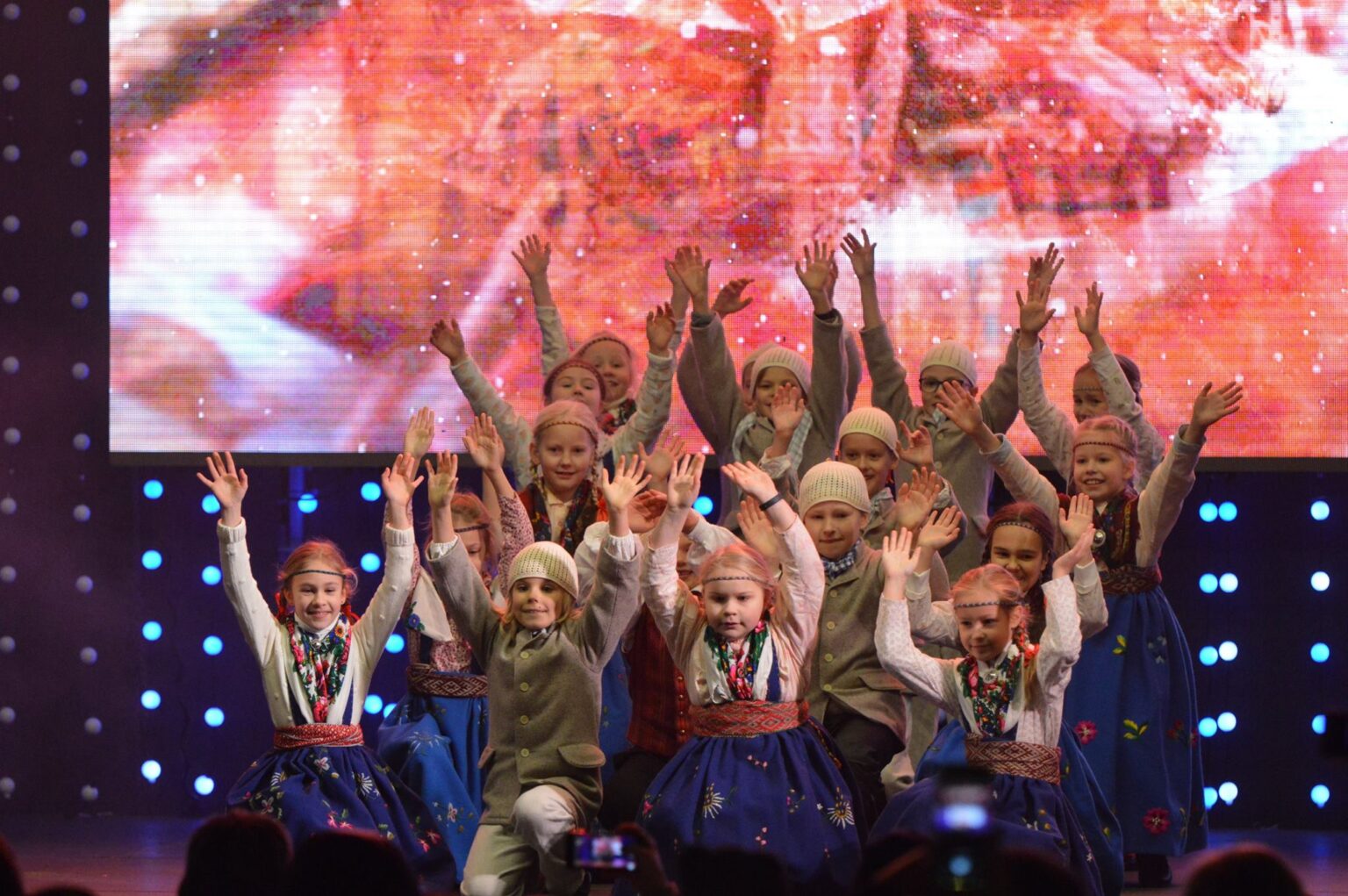 Tule osale Tallinna jõuluturu kultuuriprogrammis! Eesti Rahvatantsu